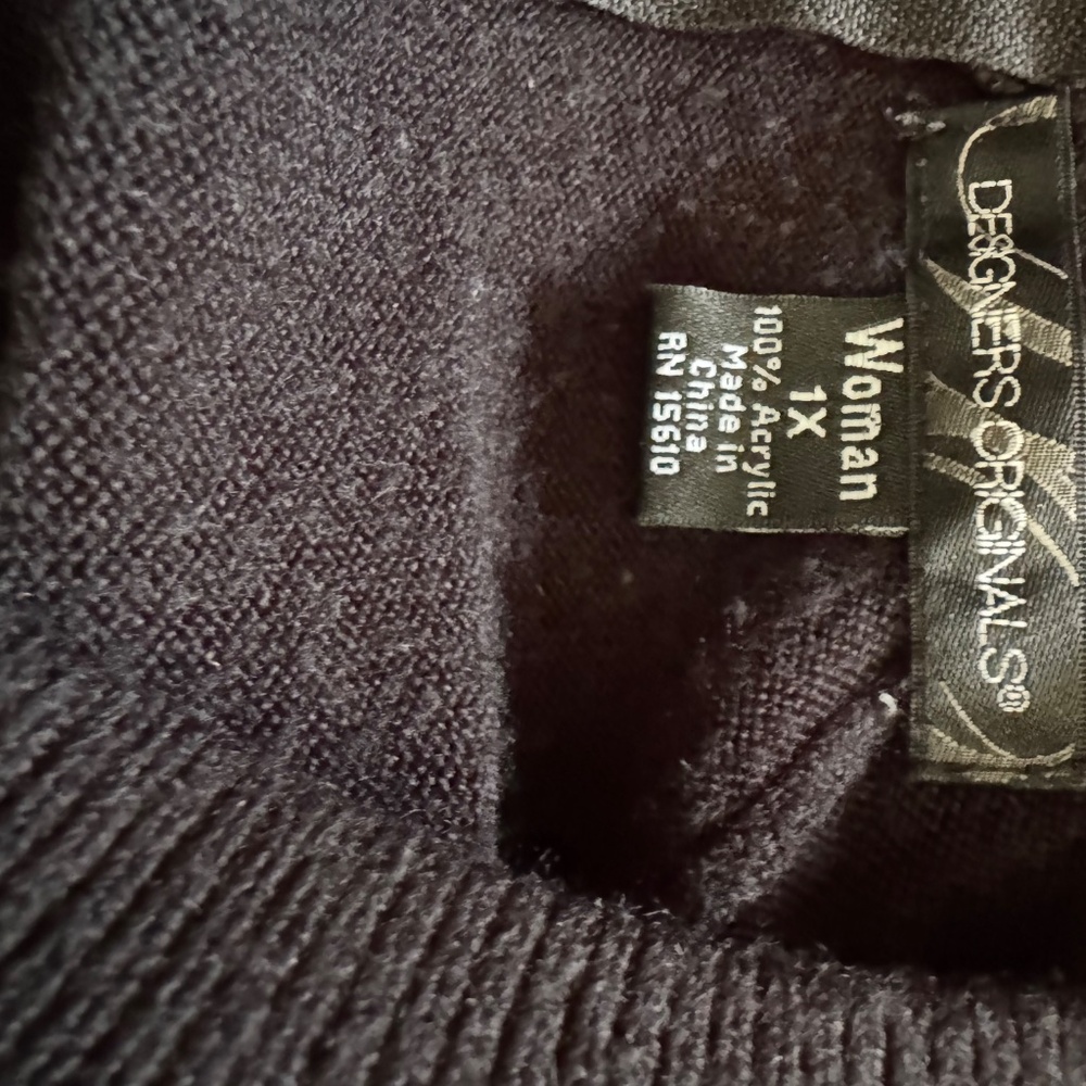 Designer’s Original pullover Sweater - Picture 4 of 4